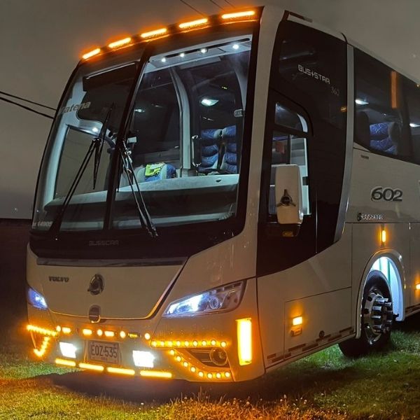 Usaremos éste tipo de buses durante el tour según el numero final de personas que viaje en la fecha que elegiste
