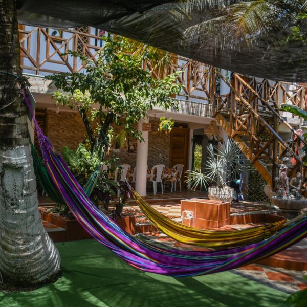 Área común con hamacas para descansar