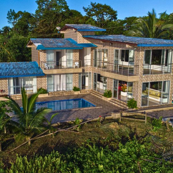 Chalet-Tour-Ballenas-Playas-y-Cascadas-por-EcoTrips-www.ecotrips.co-004