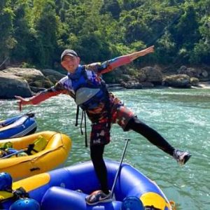 Cristofer-Sanchez-guia-nativo-ecotrips-planes-rio-guejar-canotaje-rio-guejar-canon-rio-guejar-Ecotrips-www.ecotrips.co